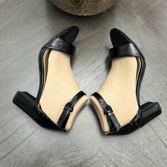 NATURALIZER Vera Ankle Strap Sandals (Wide) - Picture 7 of 16